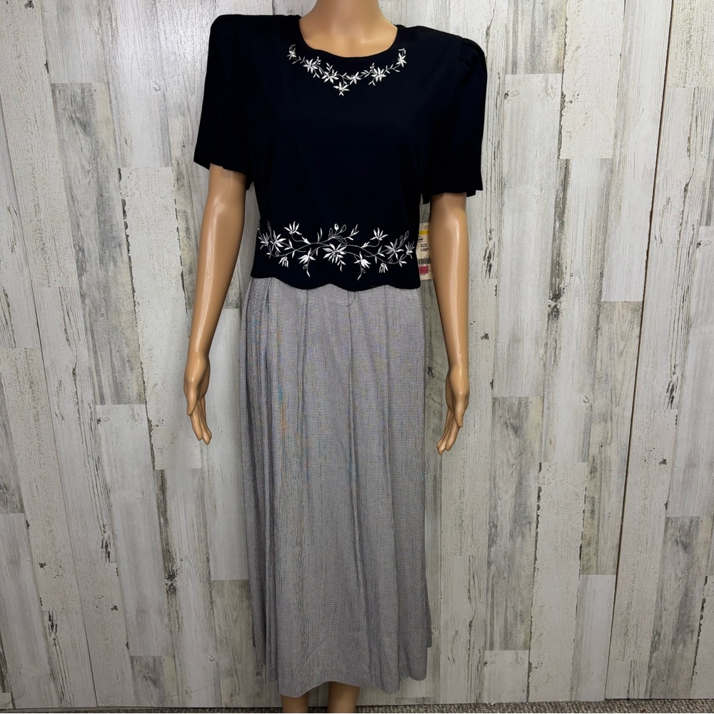 Peri Petites Vintage 90’s Popover Midi Dress